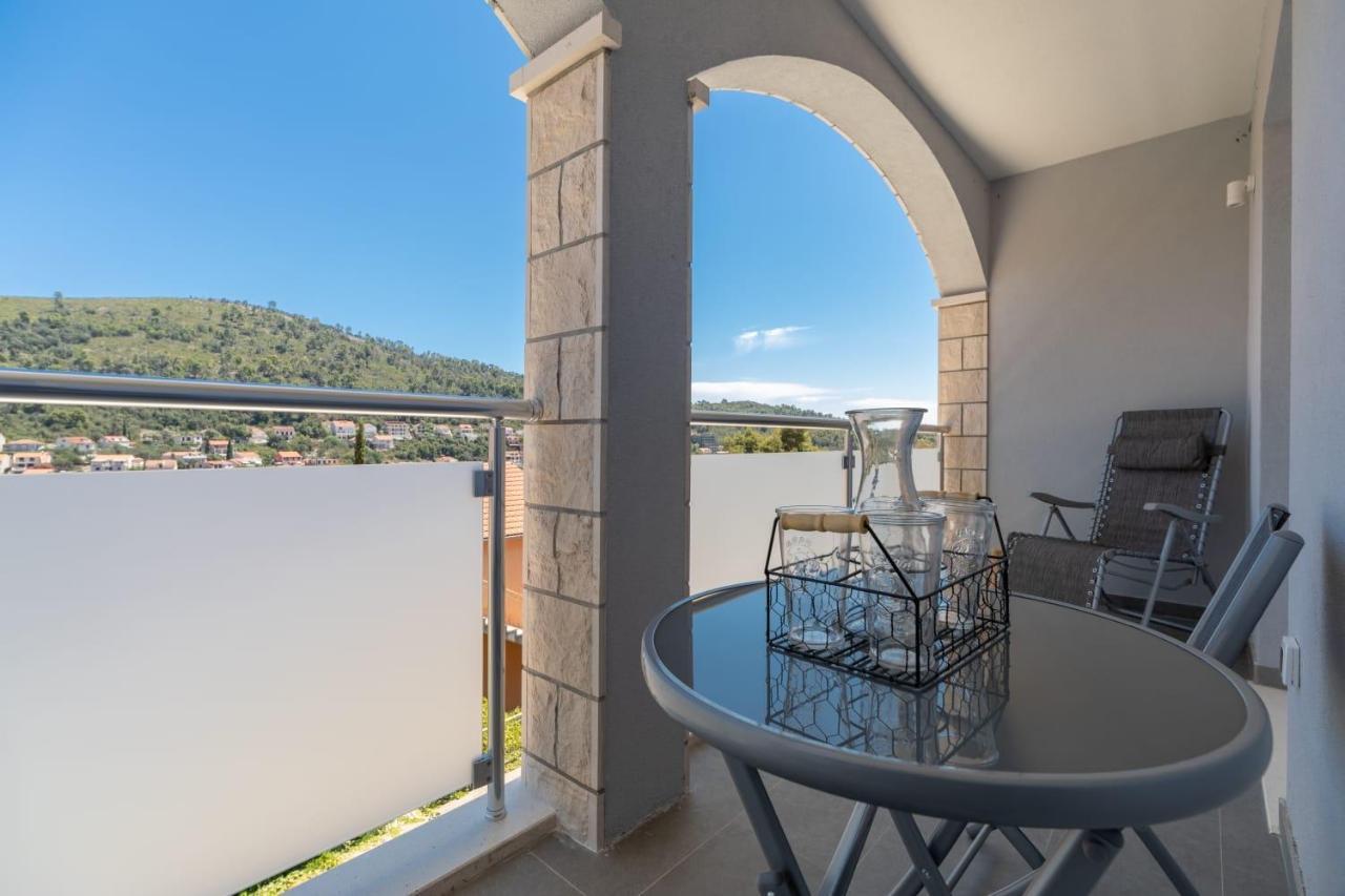 Maloa Two Bedroom Apartment Smokvica  ภายนอก รูปภาพ